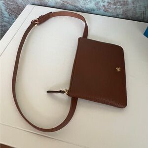 LAUREN RALPH LAUREN
Logo Pebbled Faux Leather
Belt Bag - Brown / Gold